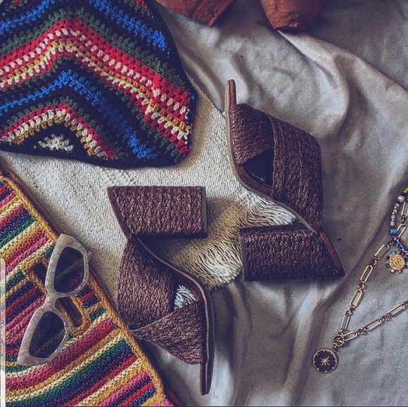 🆕️Summer Tings Collection// Brown Jute Block Heel - Picture 3 of 8